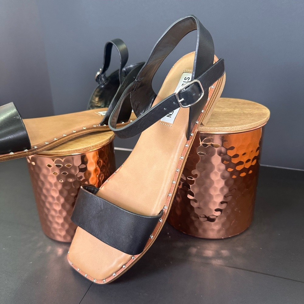 Steve Madden Women's Theories Flat Sandal - Picture 3 of 12